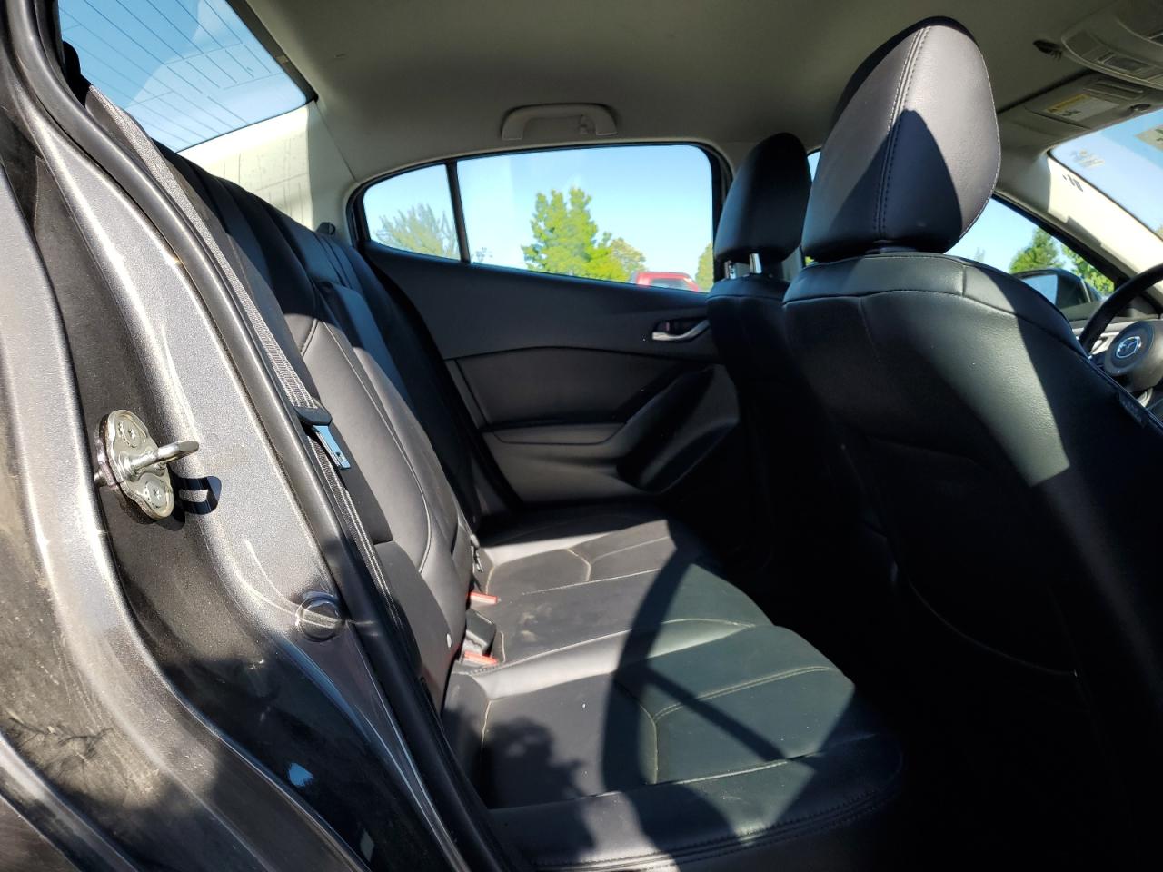 3MZBN1V32JM172299 2018 Mazda 3 Touring