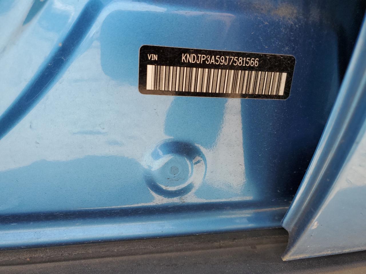 KNDJP3A59J7581566 2018 Kia Soul +