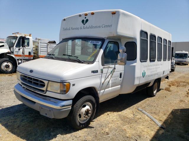 FORD ECONOLINE 2000 white cutaway gas 1FDWE35SXYHA93352 photo #3