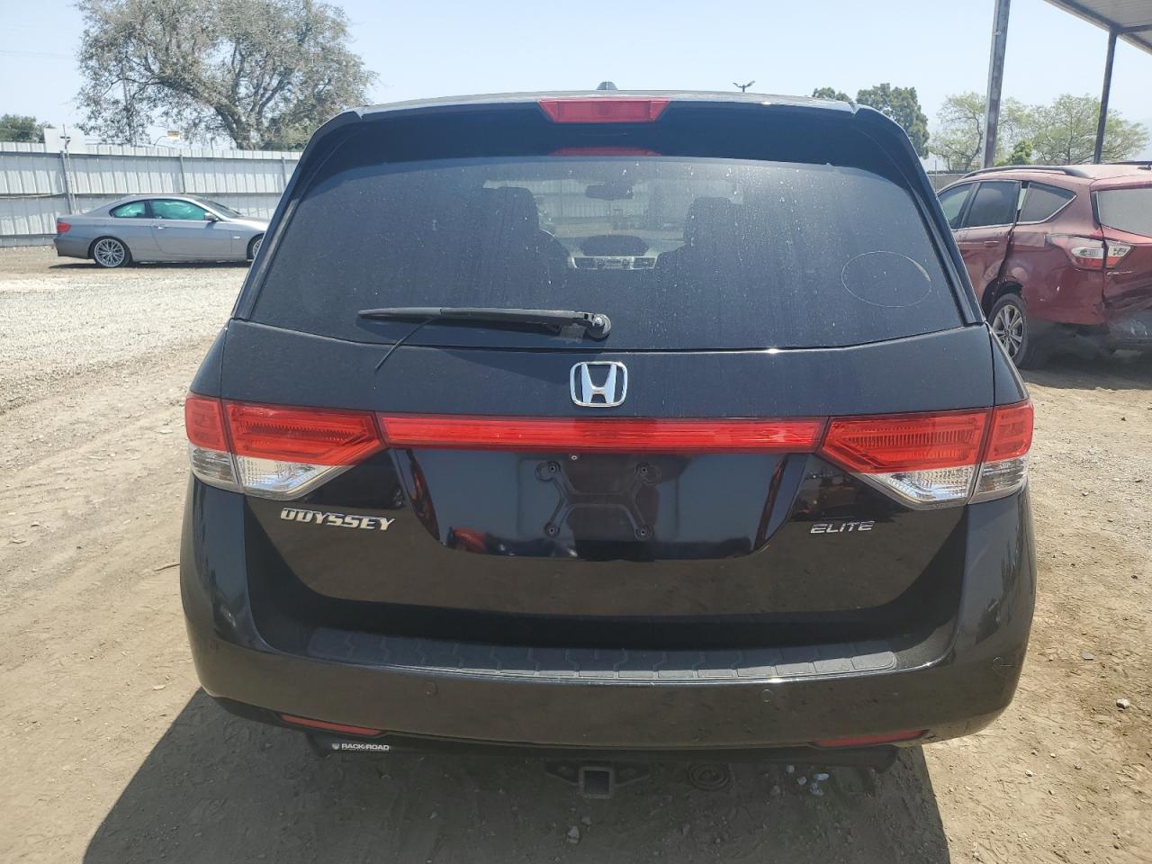 2015 Honda Odyssey Touring vin: 5FNRL5H98FB034664