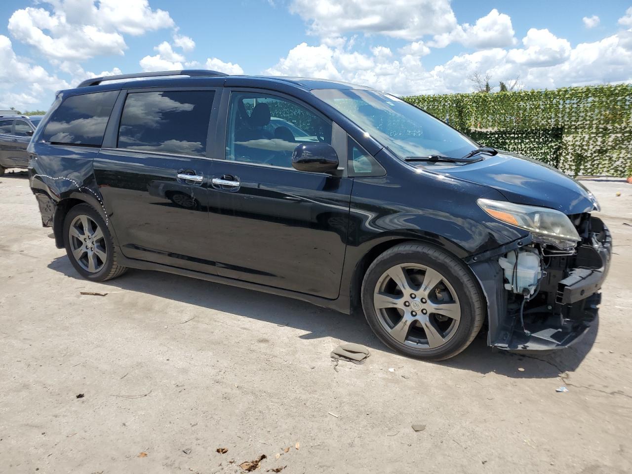 5TDXZ3DC1HS791254 2017 Toyota Sienna Se