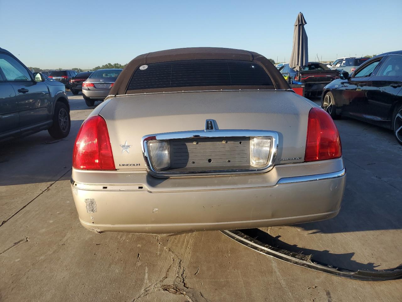 2LNHM82W18X652285 2008 Lincoln Town Car Signature Limited