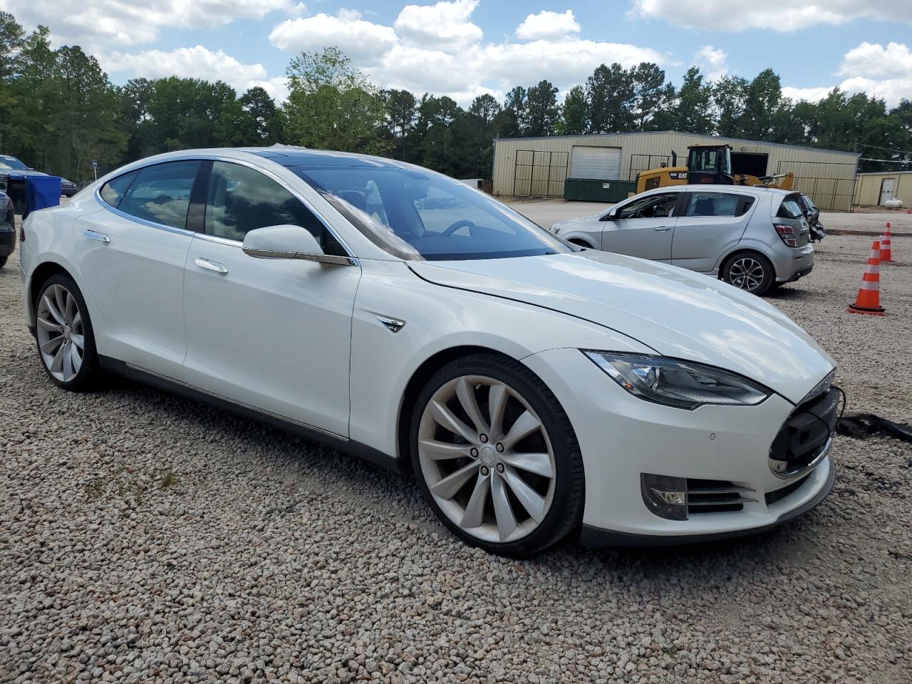 2013 Tesla Model S vin: 5YJSA1DN2DFP21168