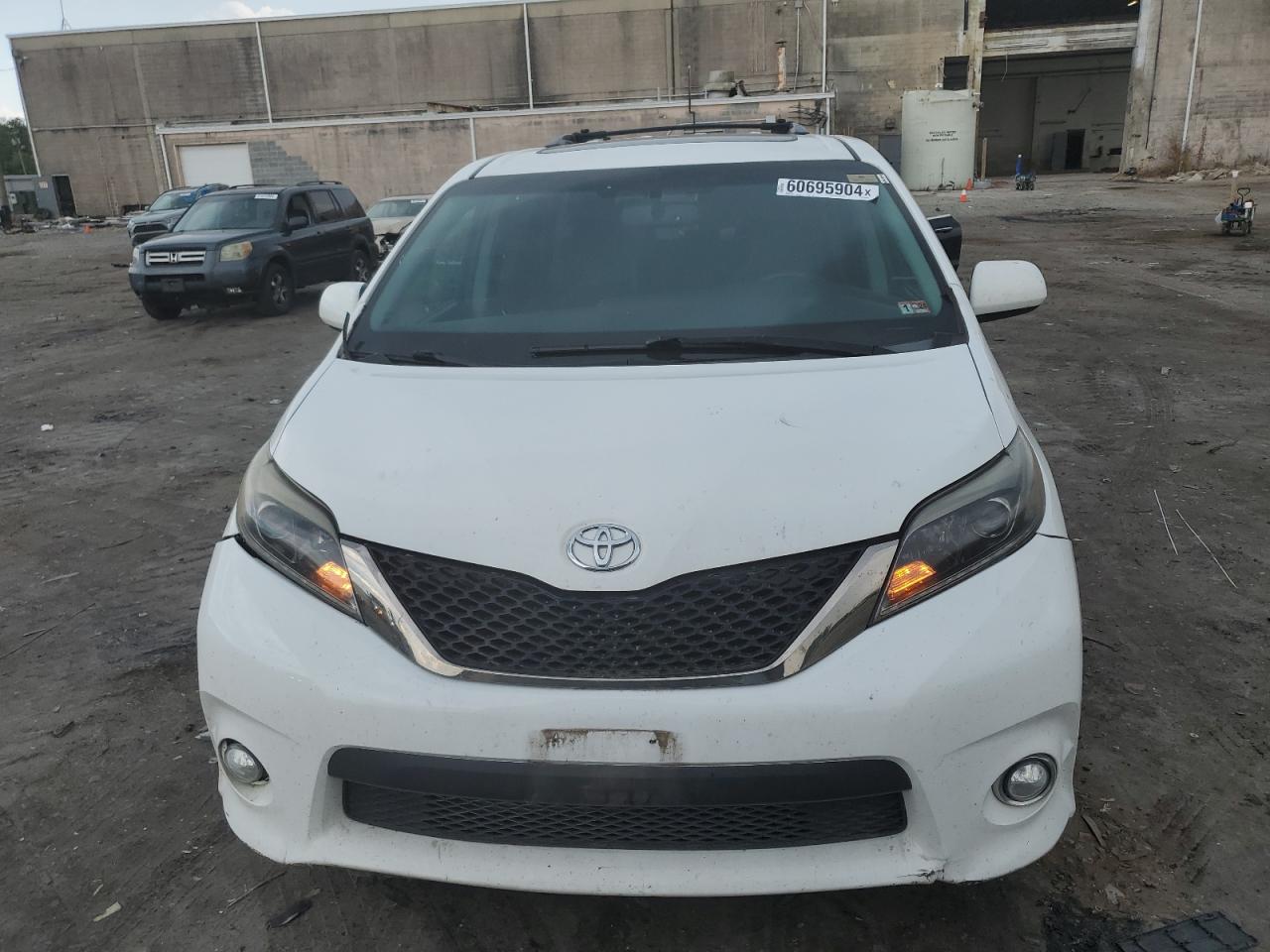 5TDXZ3DC1HS816587 2017 Toyota Sienna Se