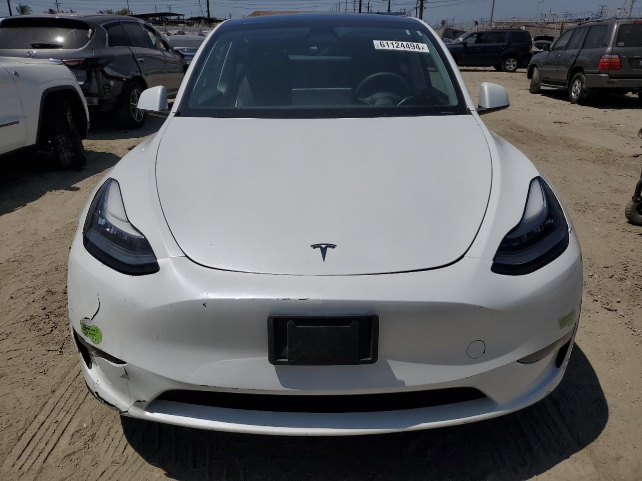 2023 Tesla Model Y vin: 7SAYGDEE7PA106130