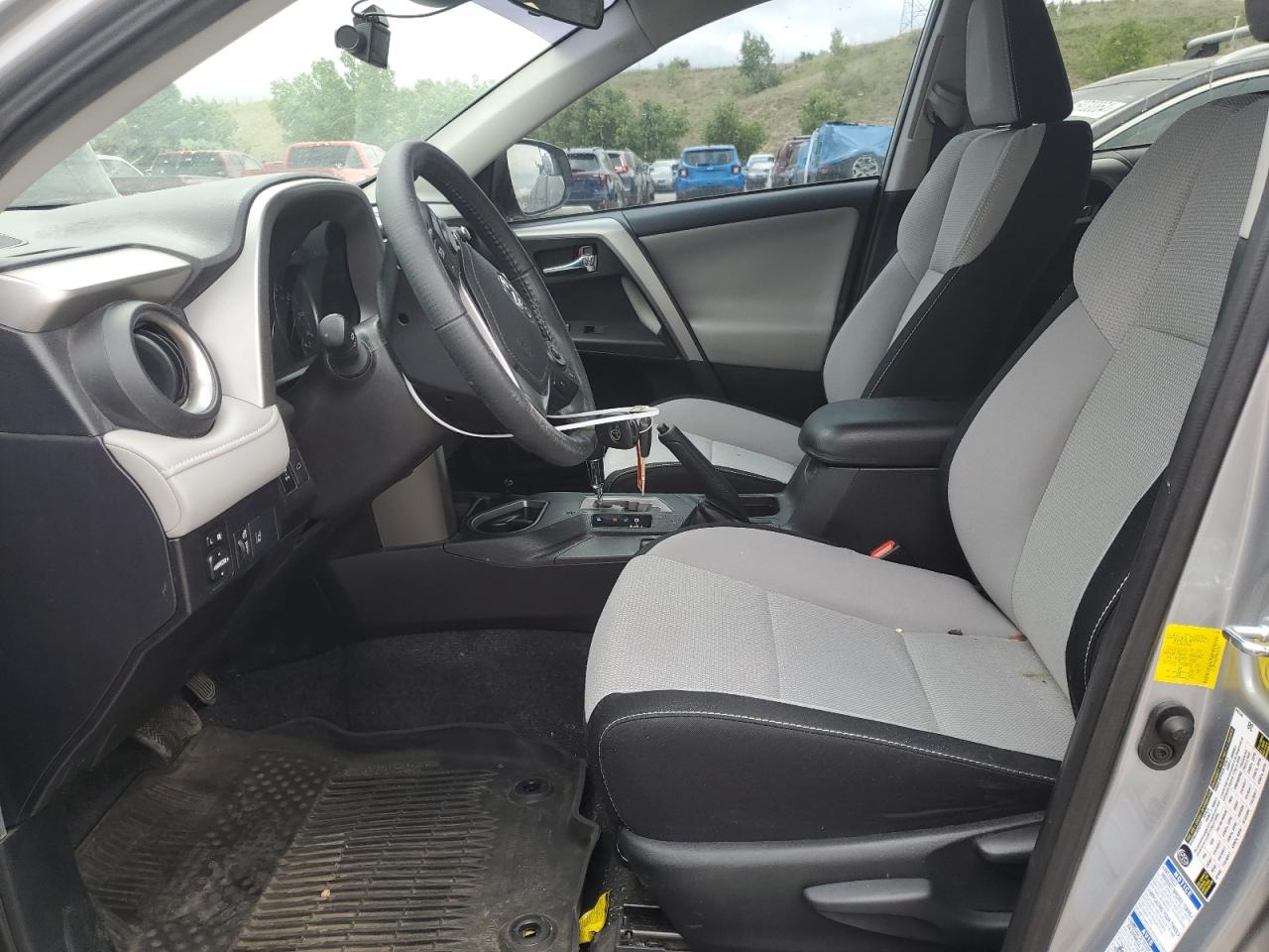 2T3RFREV5HW615441 2017 Toyota Rav4 Xle