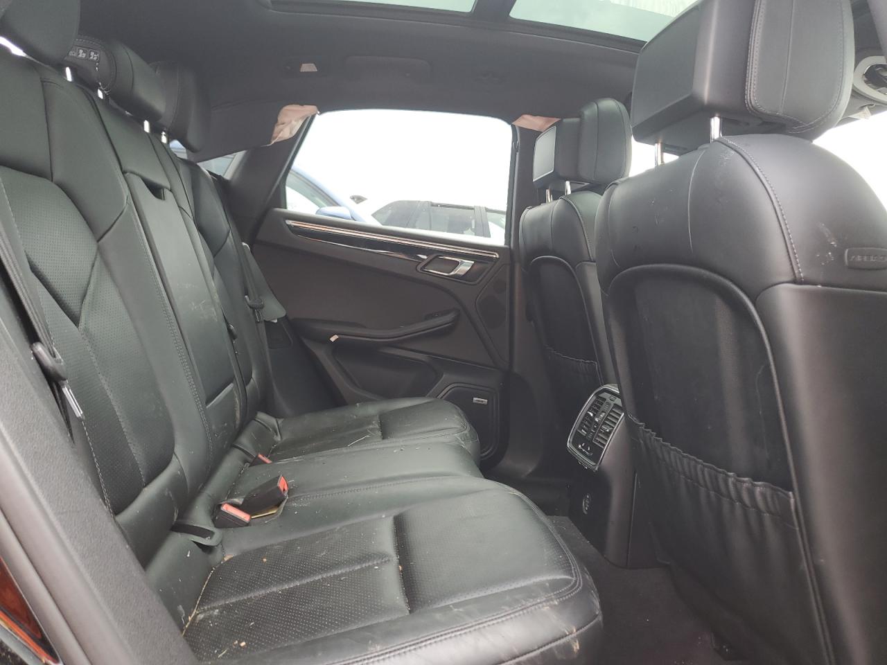 WP1AA2A52JLB18962 2018 Porsche Macan