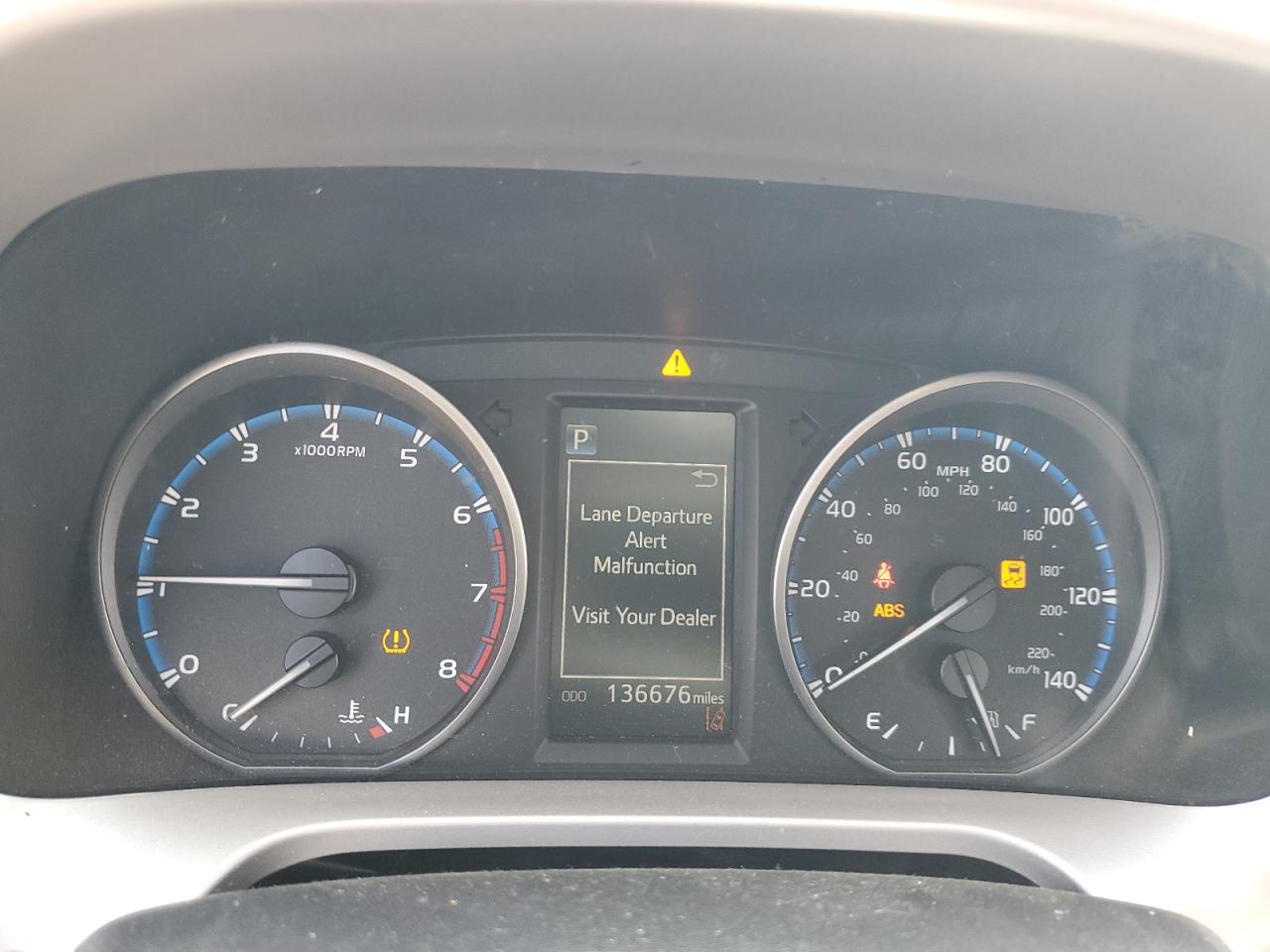 JTMZFREV1HJ114786 2017 Toyota Rav4 Le