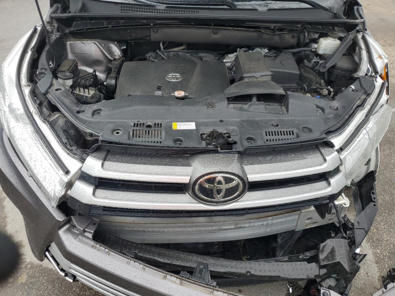 5TDKZRFH5KS568633 2019 Toyota Highlander Se