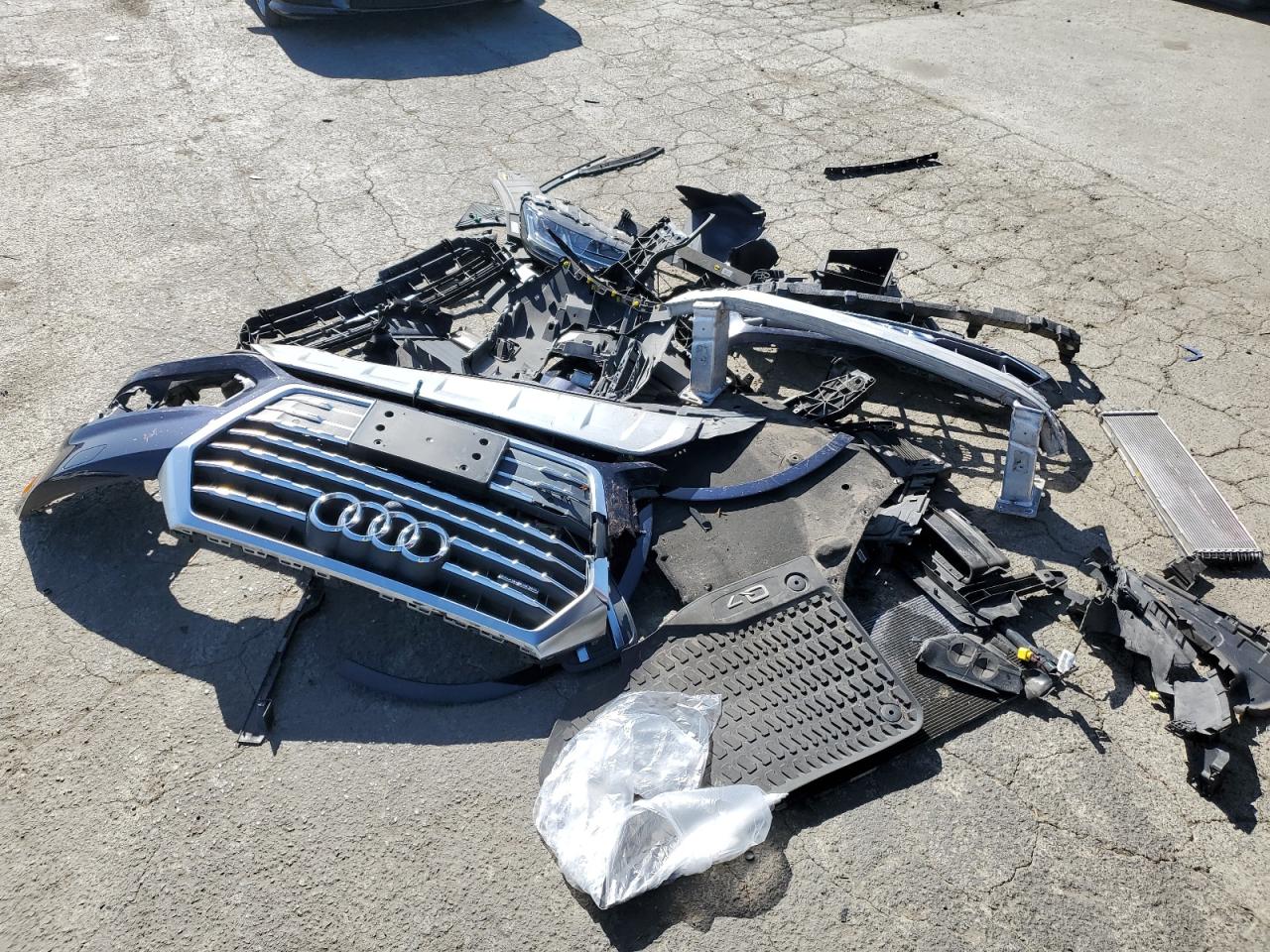 WA1LAAF7XJD016425 2018 Audi Q7 Premium Plus