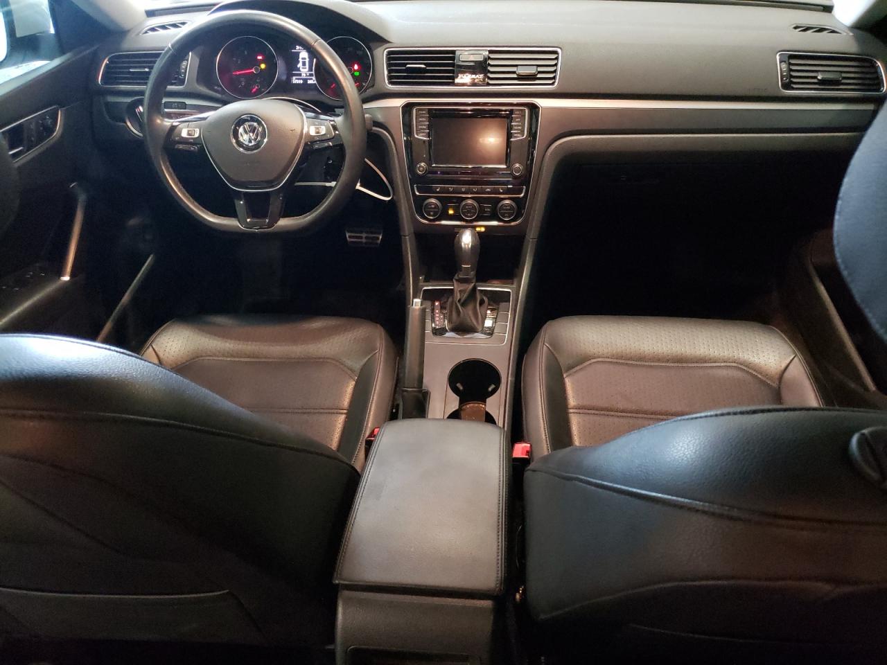 1VWAA7A3XJC052333 2018 Volkswagen Passat S