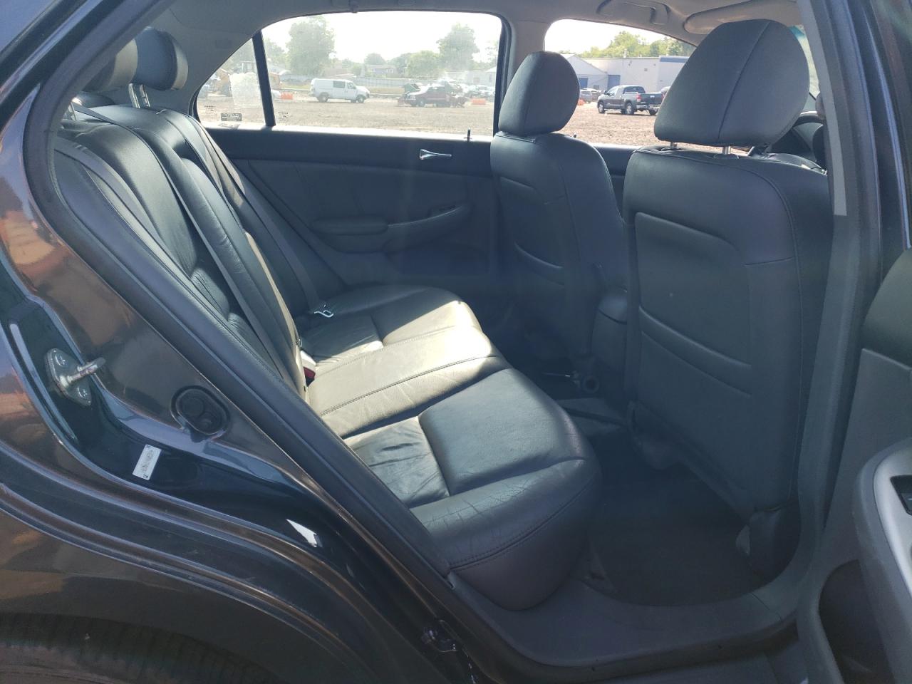 1HGCM665X4A083199 2004 Honda Accord Ex