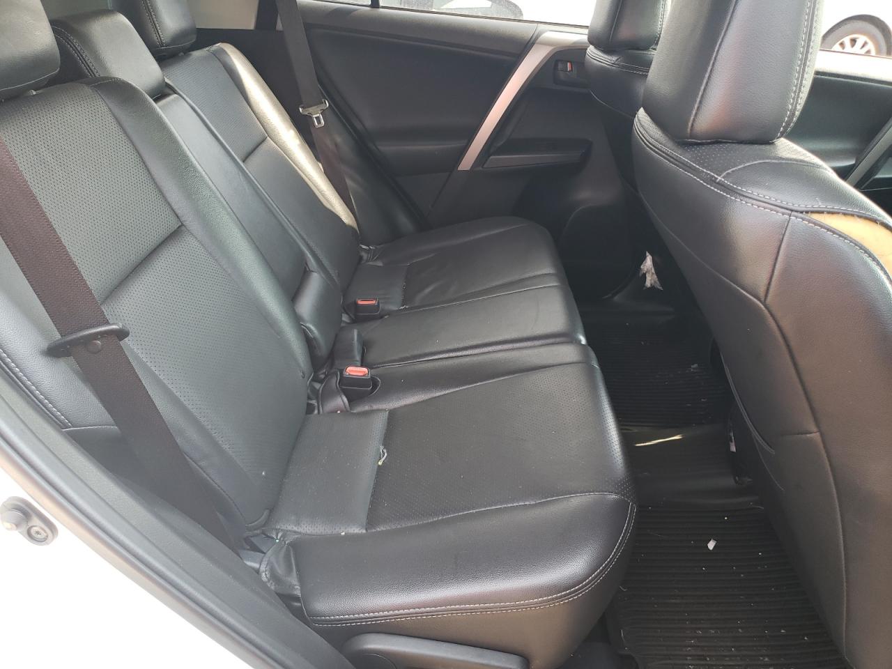 JTMBFREV6HJ134016 2017 Toyota Rav4 Le