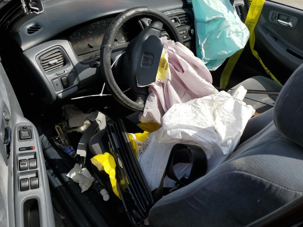 1HGCG5649YA005530 2000 Honda Accord Lx