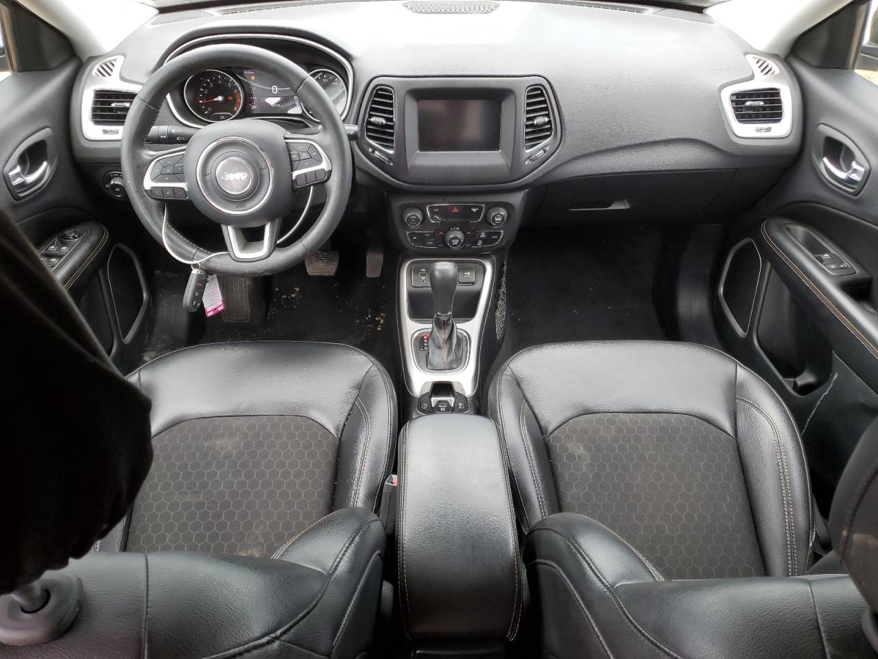 3C4NJCBB9JT267712 2018 Jeep Compass Latitude