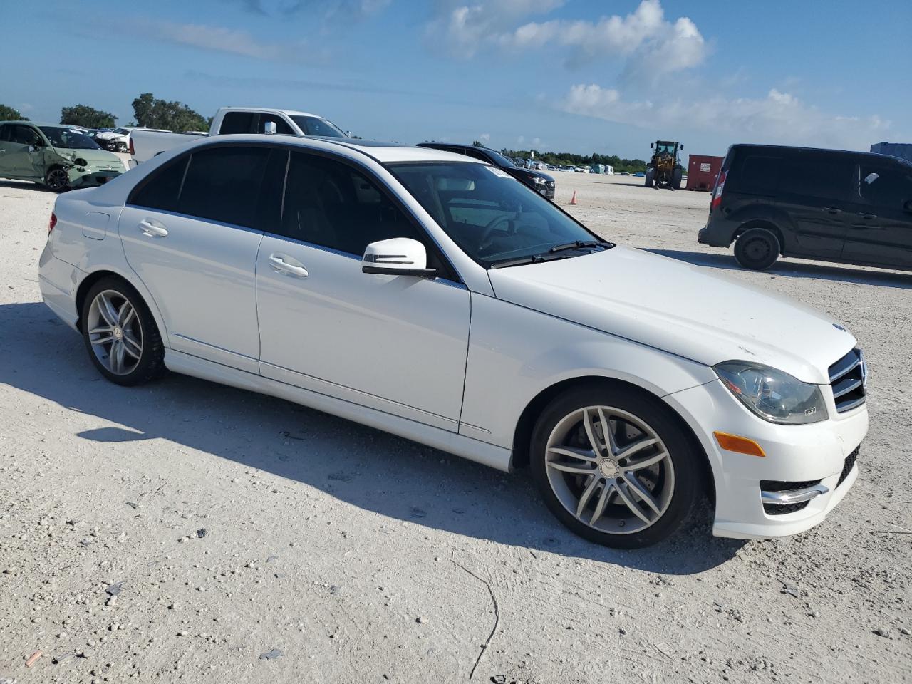 2014 Mercedes-Benz C 300 4Matic vin: WDDGF8AB6EA953105