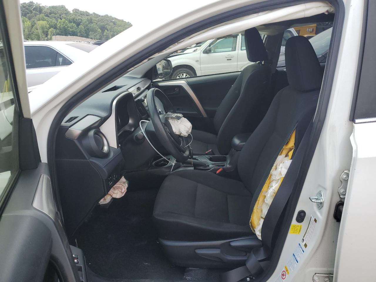 JTMBFREV5HJ120334 2017 Toyota Rav4 Le