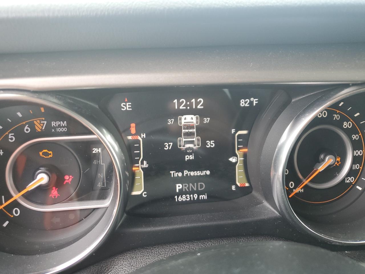 1C4HJXEGXKW529082 2019 Jeep Wrangler Unlimited Sahara