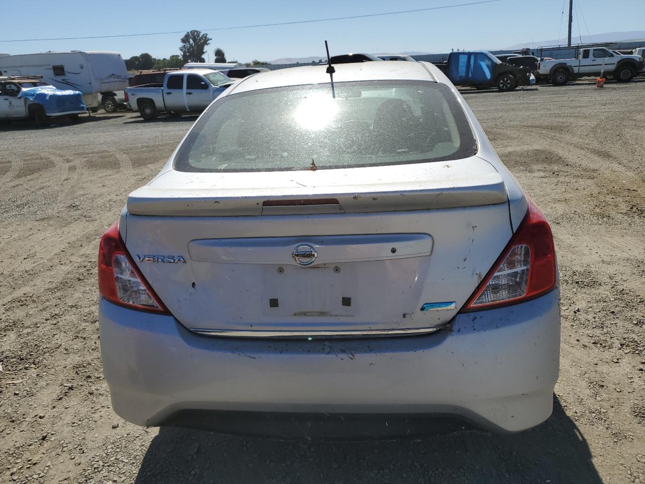 2015 Nissan Versa S vin: 3N1CN7AP7FL927871