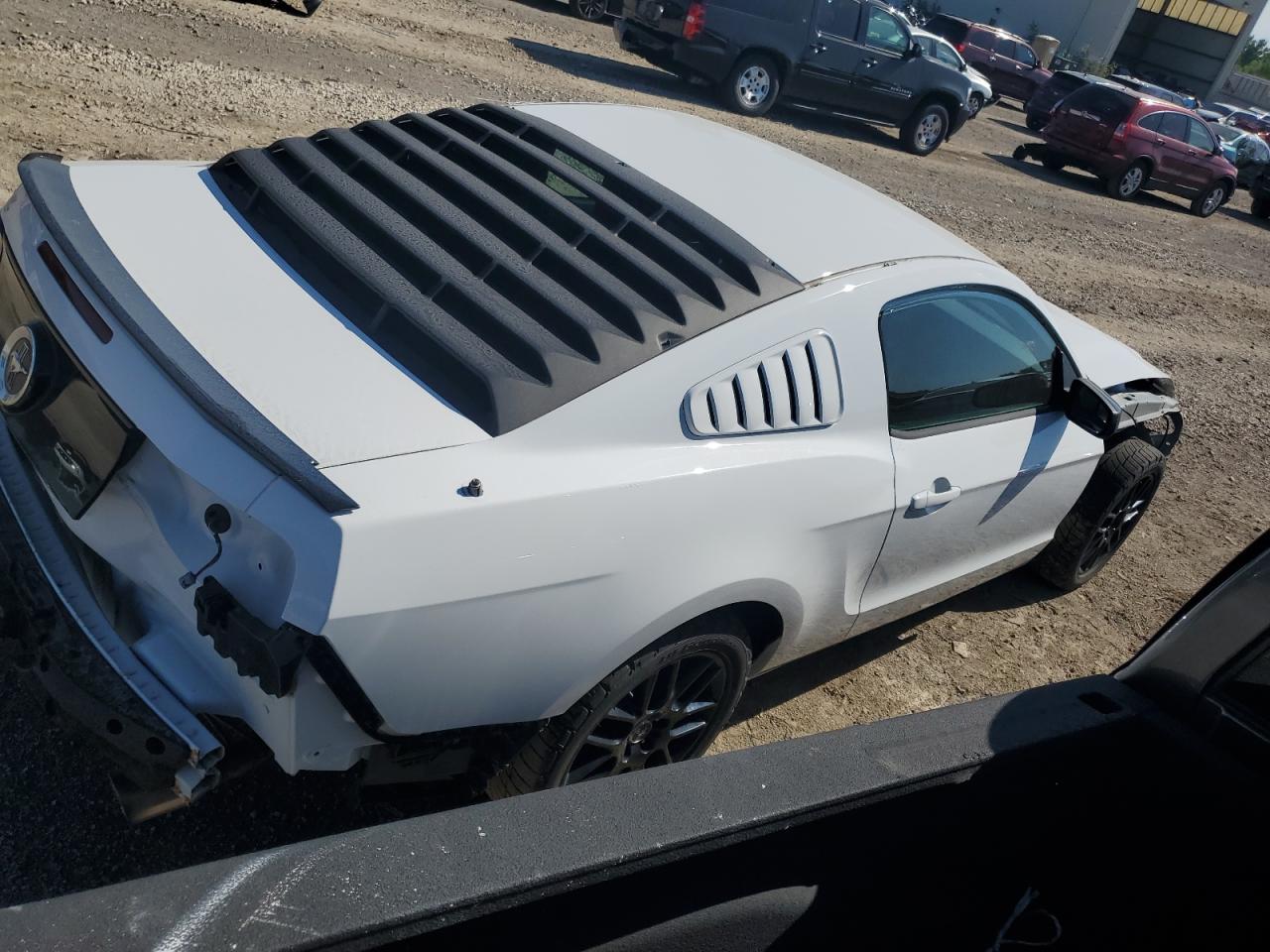 2014 Ford Mustang vin: 1ZVBP8AM3E5309845