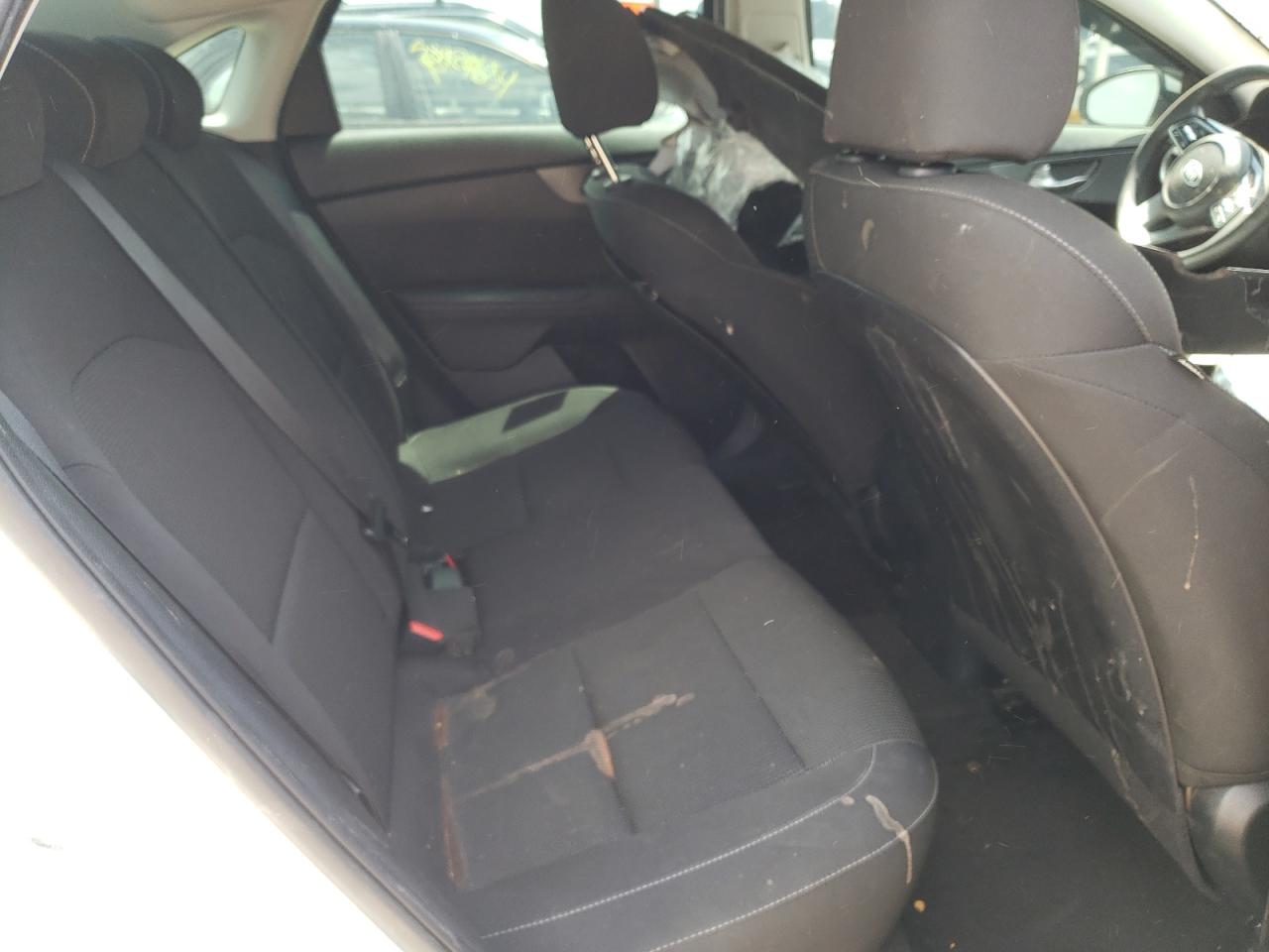 3KPF24AD5KE135319 2019 Kia Forte Fe