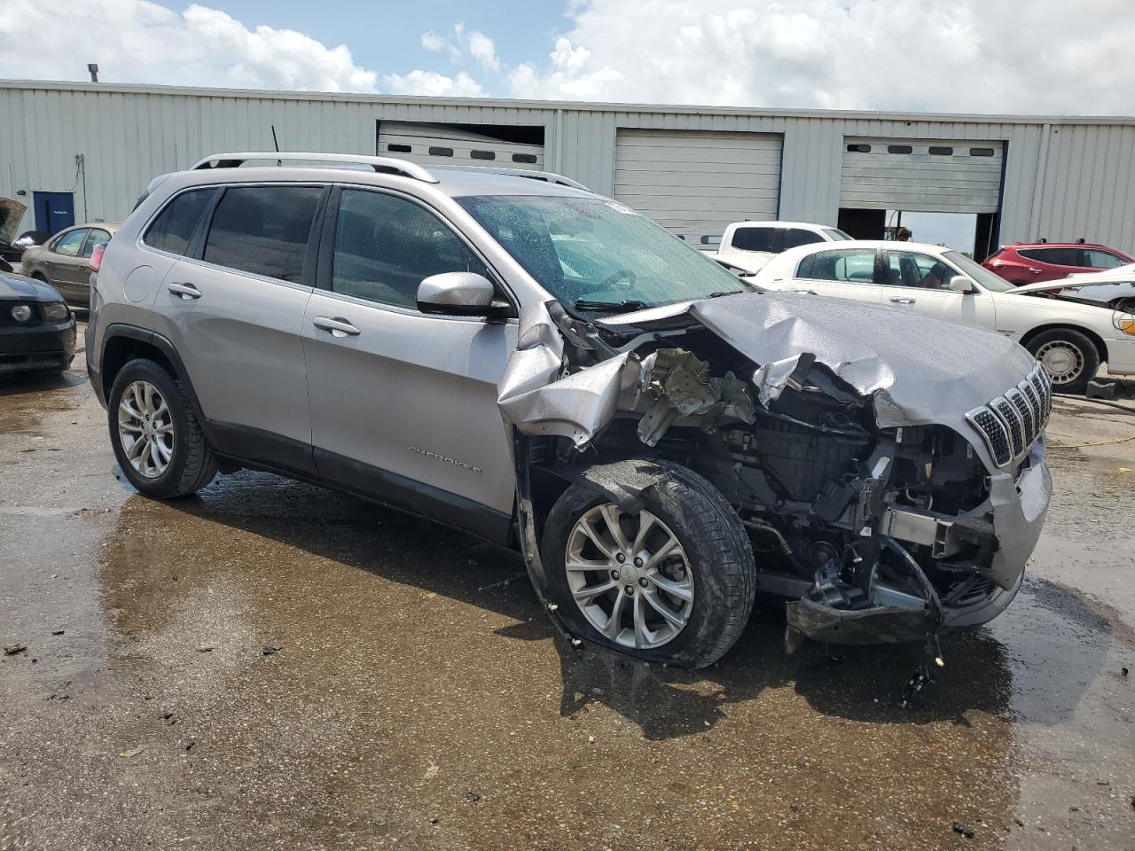 2019 Jeep Cherokee Latitude vin: 1C4PJLCB3KD241539