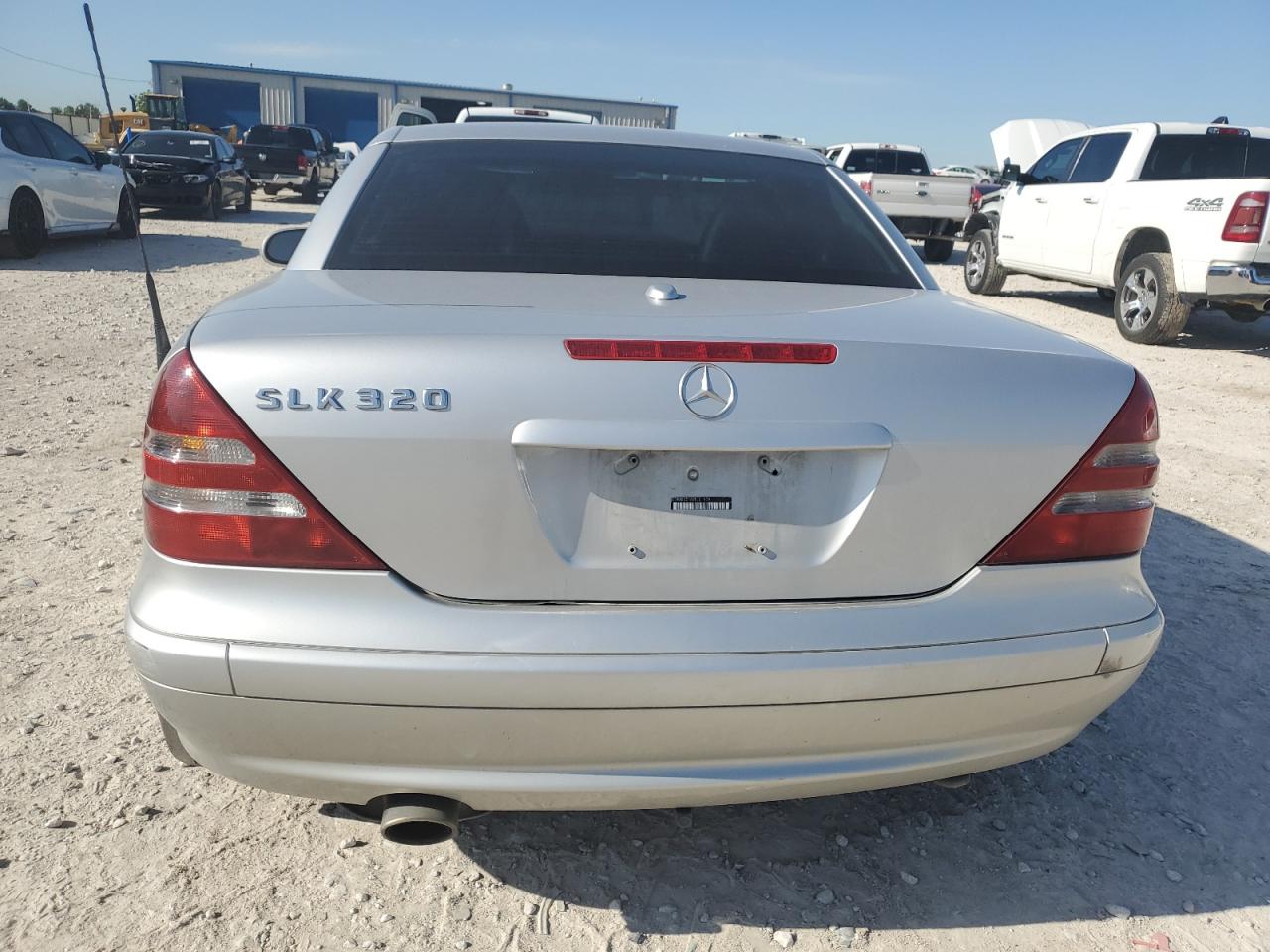 WDBKK65F62F261439 2002 Mercedes-Benz Slk 320