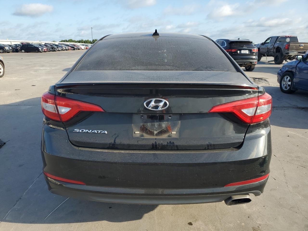 5NPE24AF1FH002393 2015 Hyundai Sonata Se