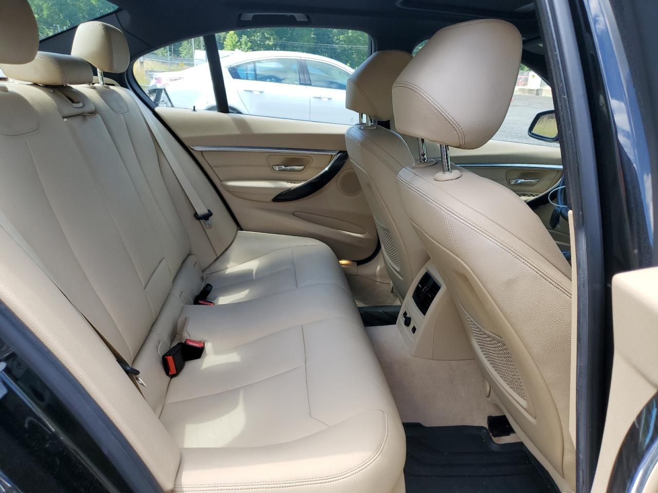 WBA8E3G56GNU00369 2016 BMW 328 Xi Sulev