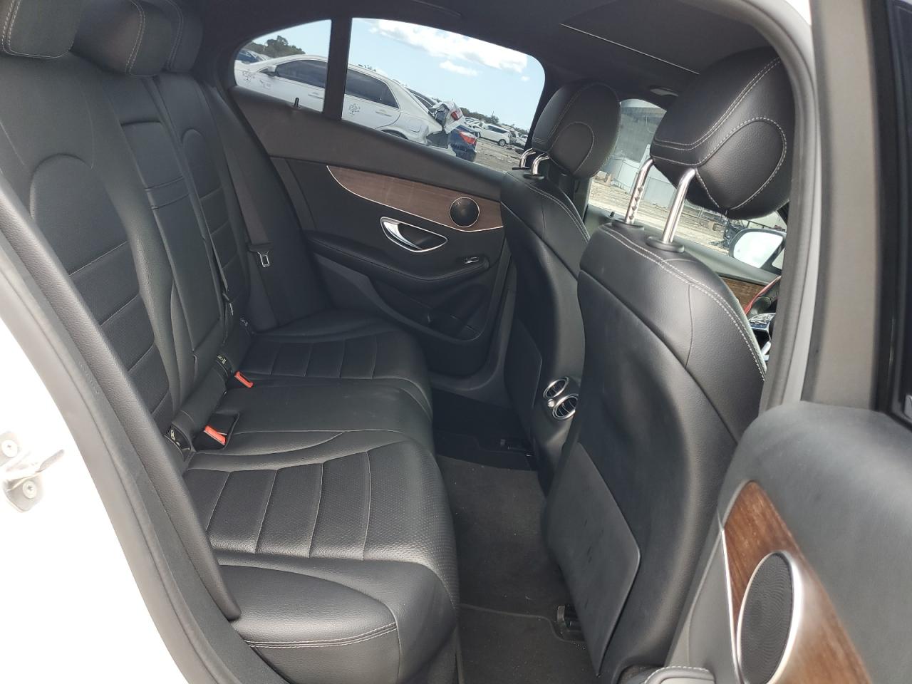 WDDWF8DB6KR461162 2019 Mercedes-Benz C 300