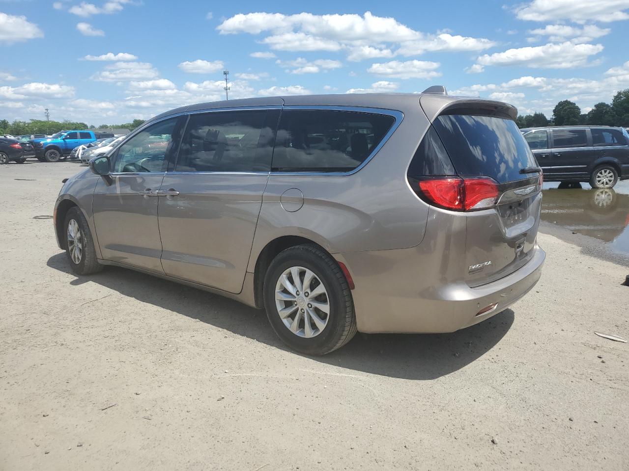 2017 Chrysler Pacifica Touring vin: 2C4RC1DG6HR588242