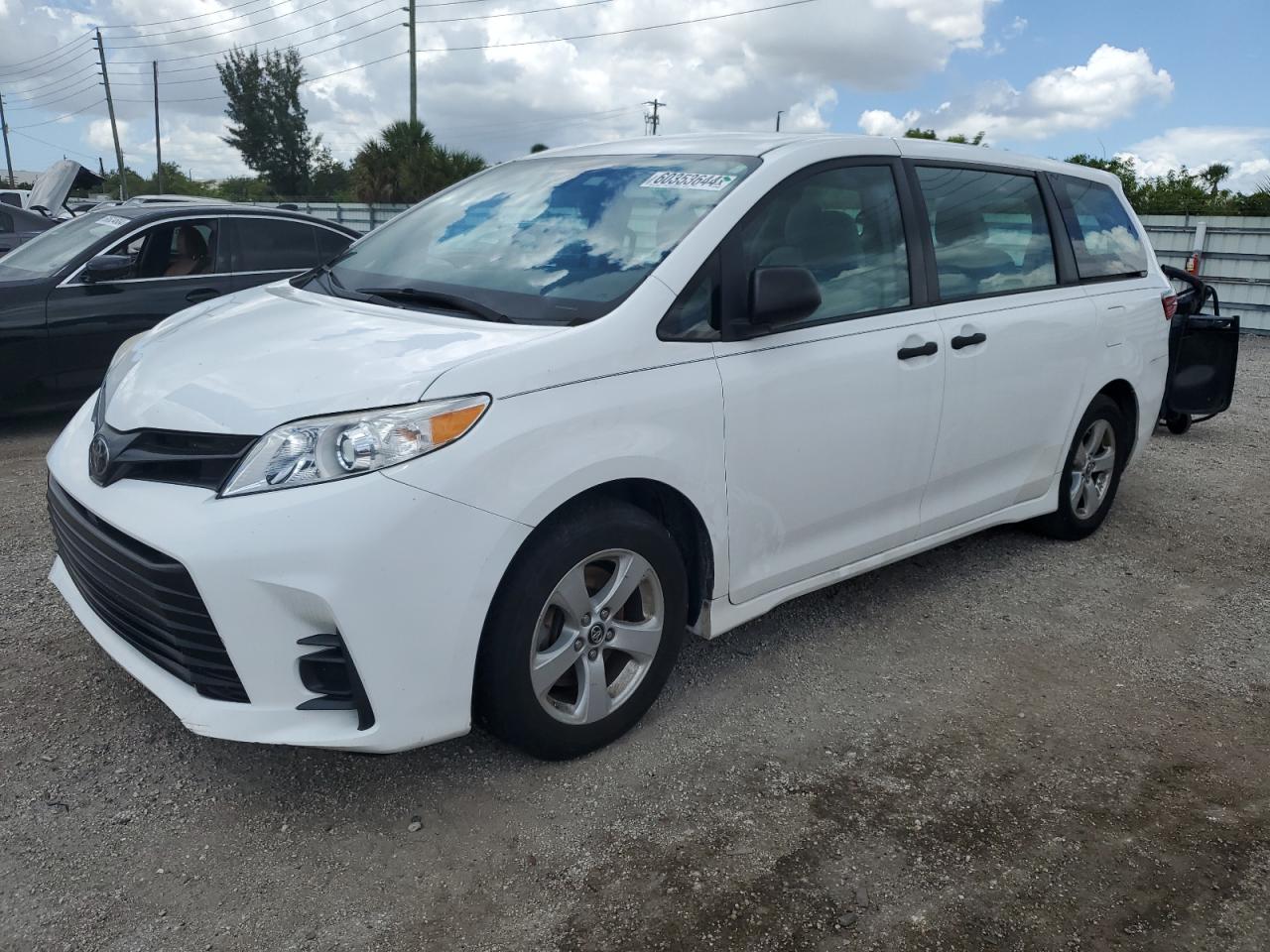 5TDZZ3DC4JS963419 2018 Toyota Sienna L