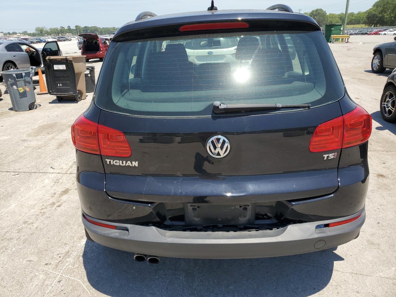 WVGAV7AX8HK003962 2017 Volkswagen Tiguan S