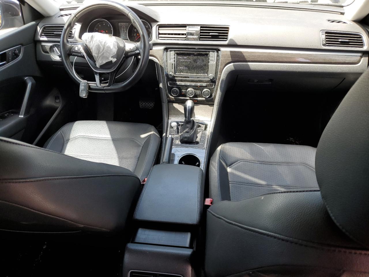 1VWBA7A34JC008283 2018 Volkswagen Passat Se