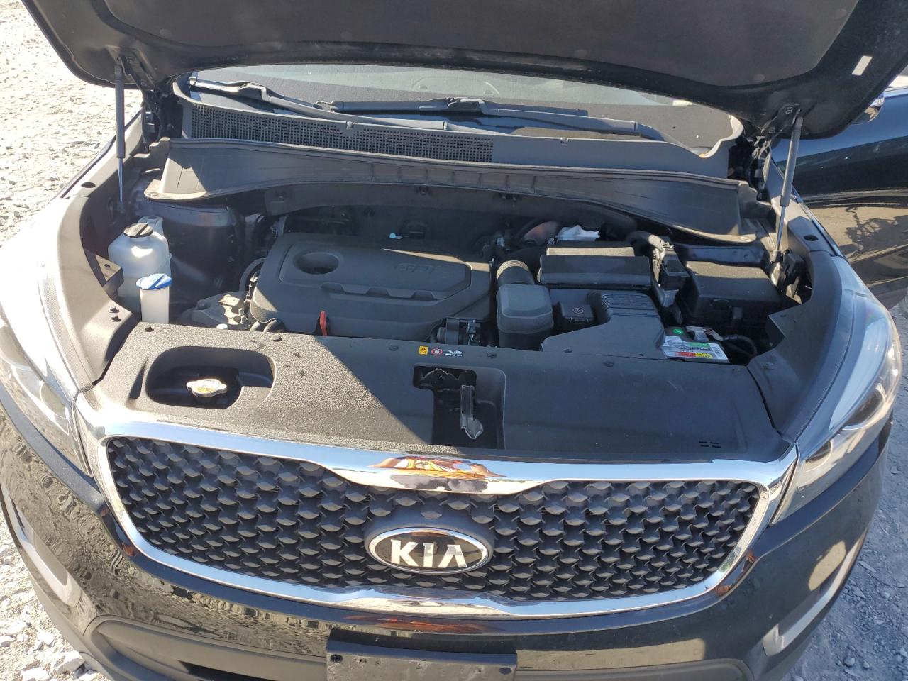 5XYPGDA39JG425884 2018 Kia Sorento Lx