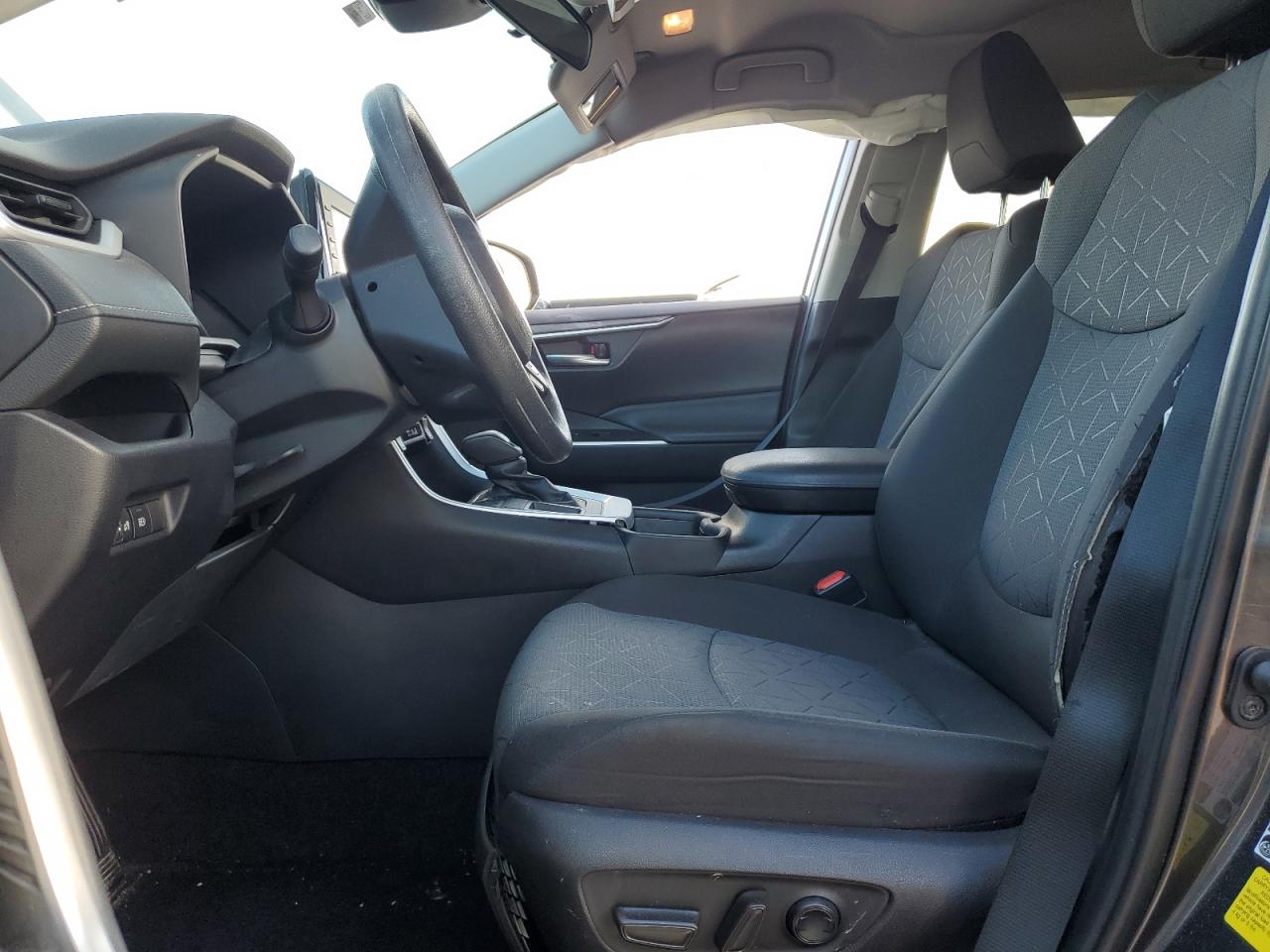 2T3W1RFV2MC104023 2021 Toyota Rav4 Xle