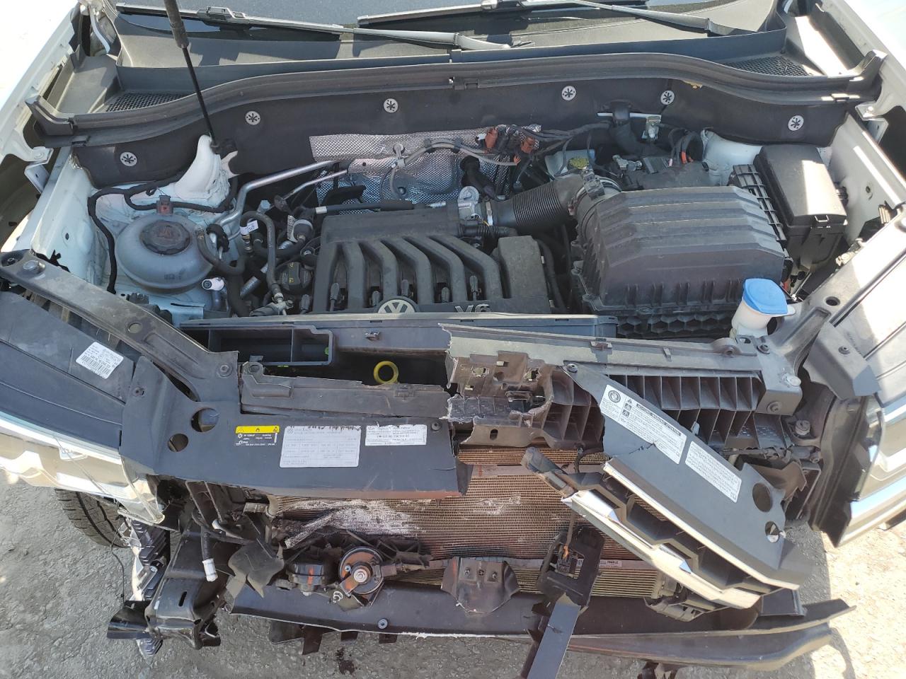 1V2MR2CA9JC556863 2018 Volkswagen Atlas Sel