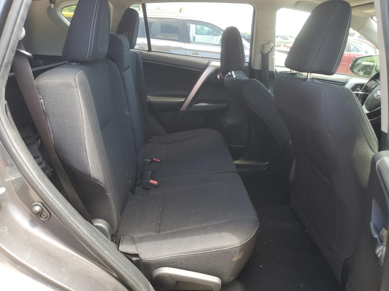 JTMRFREV6HJ714722 2017 Toyota Rav4 Xle