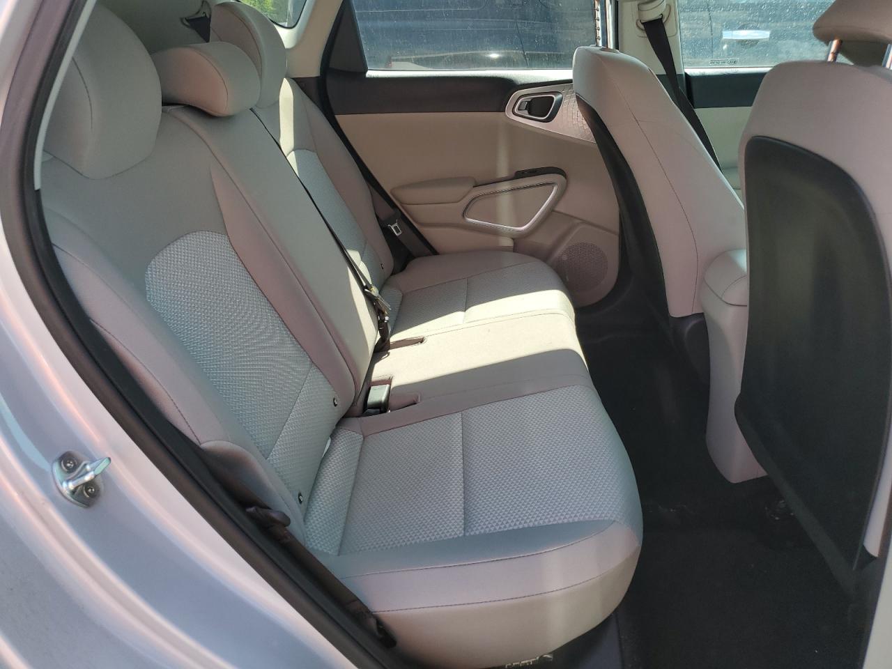 KNDJ23AU8M7762121 2021 Kia Soul Lx