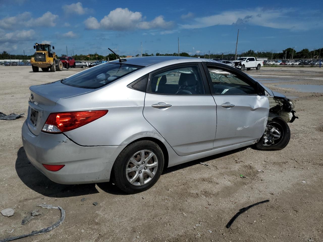 2013 Hyundai Accent Gls vin: KMHCT4AE2DU525092