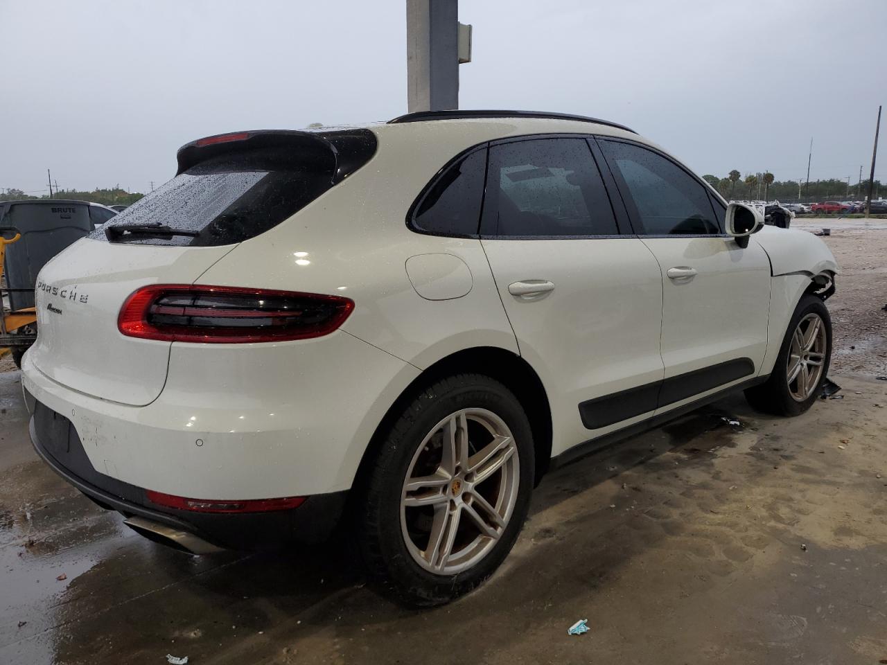 WP1AA2A52JLB04351 2018 Porsche Macan