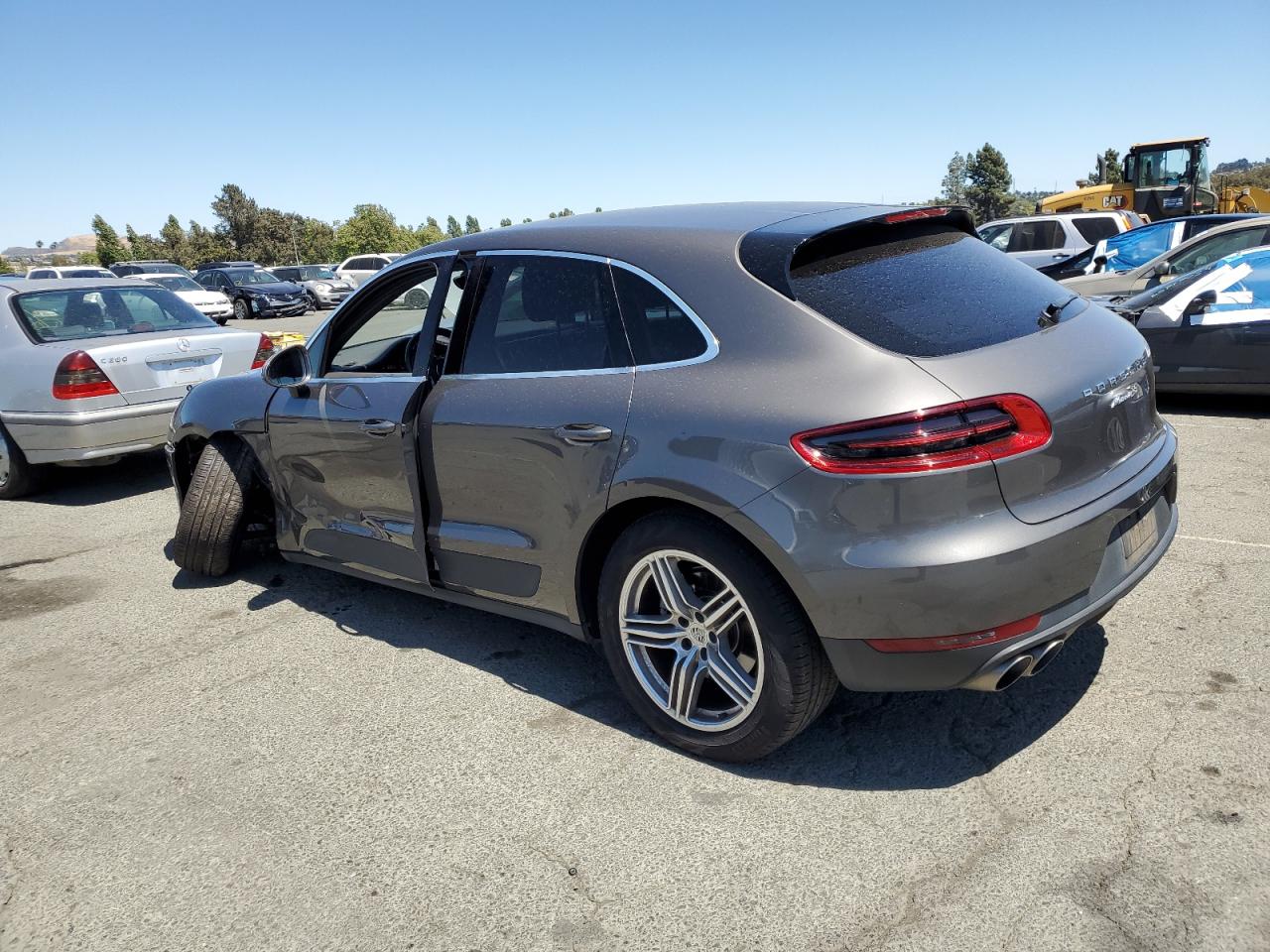 2016 Porsche Macan S vin: WP1AB2A57GLB45564