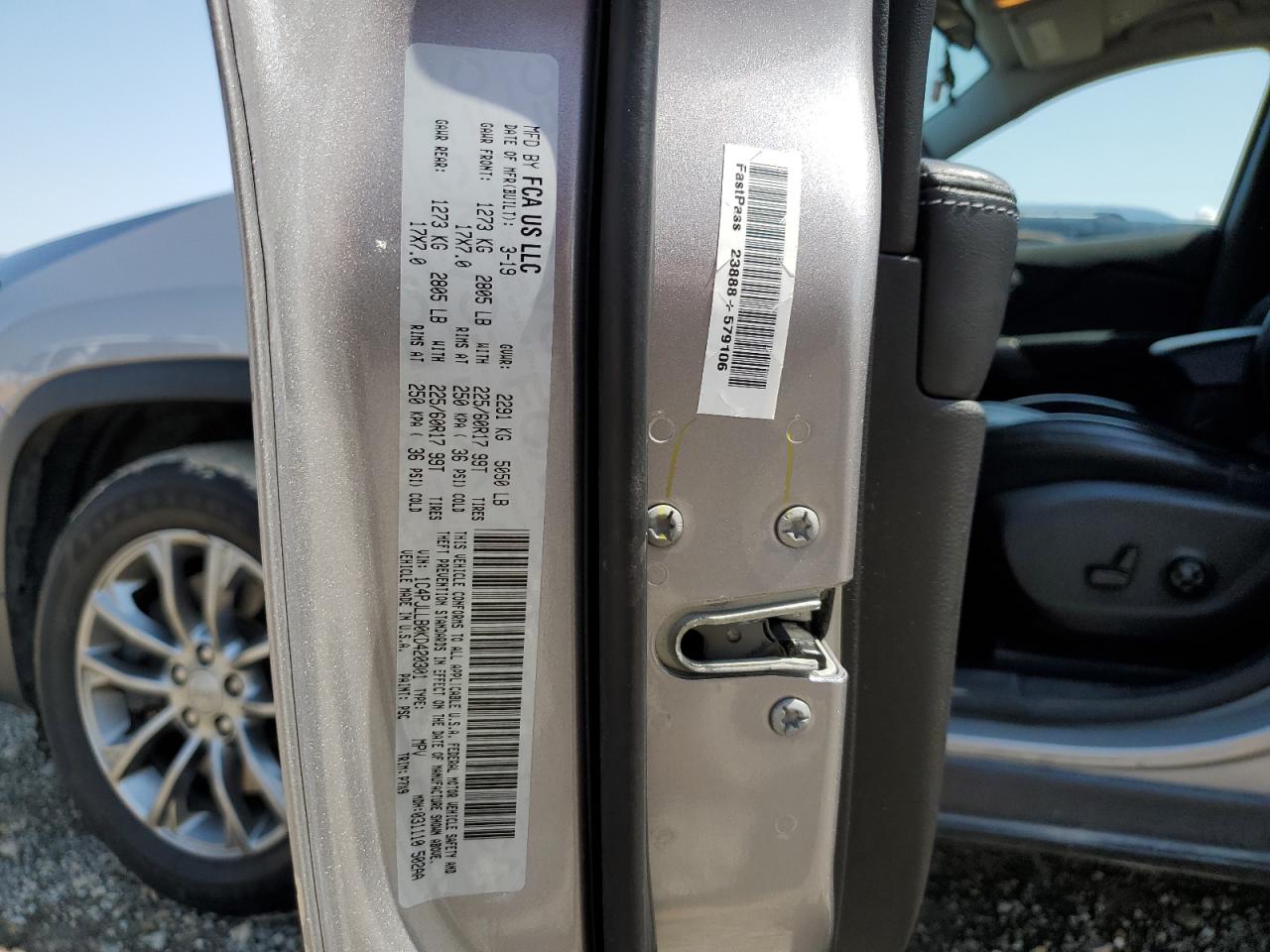 1C4PJLLB0KD420301 2019 Jeep Cherokee Latitude Plus