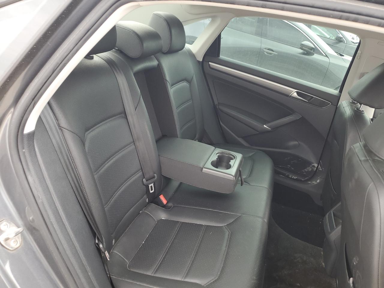 1VWAA7A35JC012127 2018 Volkswagen Passat S