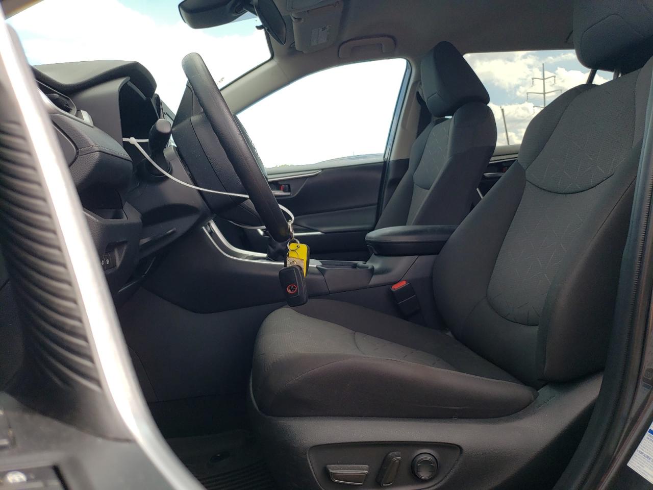 2T3P1RFV7MC255086 2021 Toyota Rav4 Xle