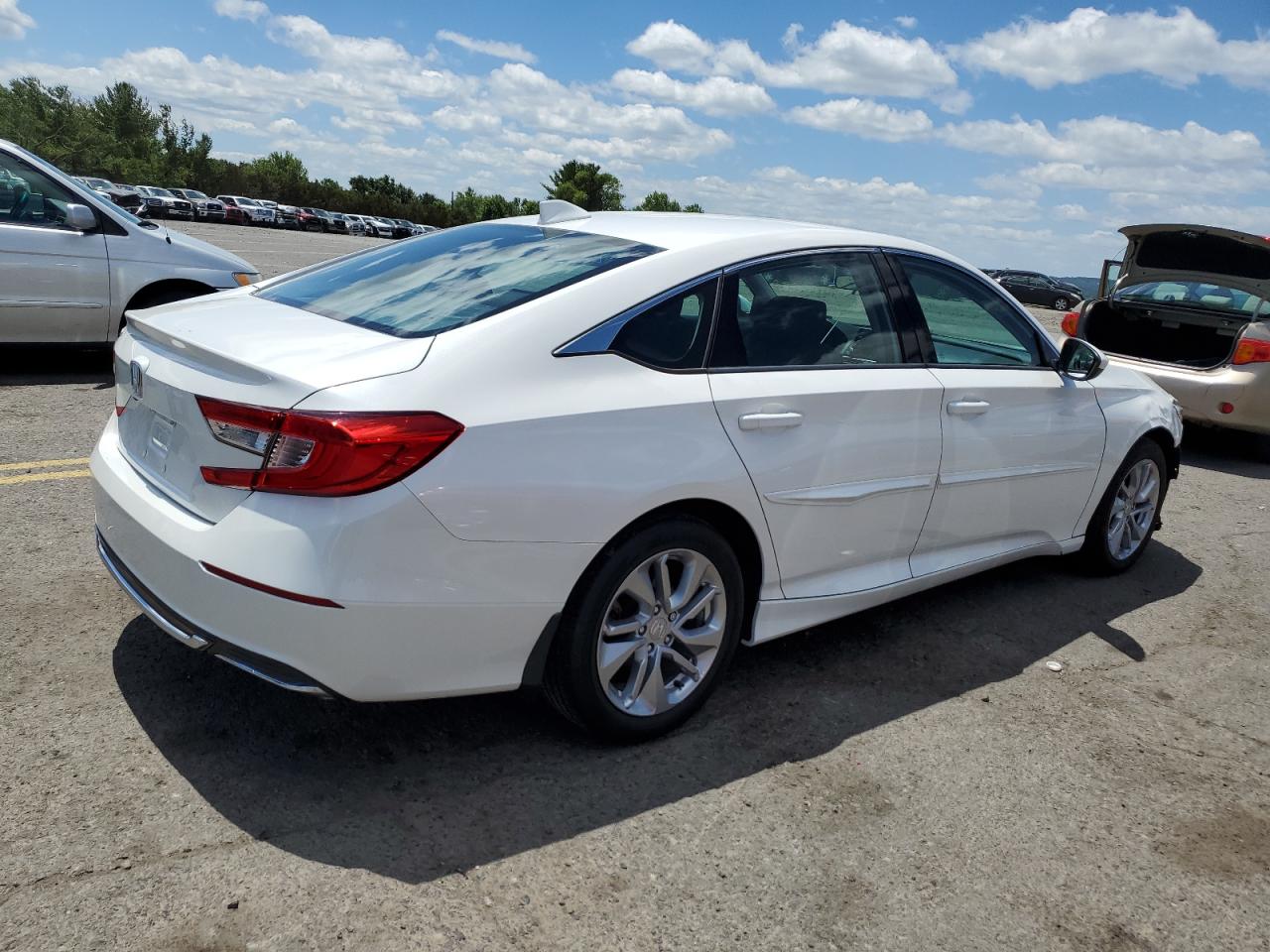 1HGCV1F15JA009570 2018 Honda Accord Lx