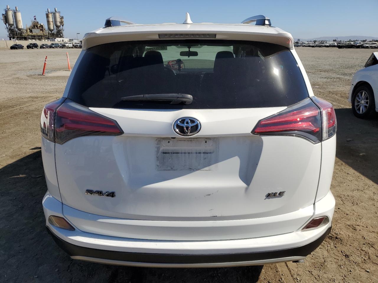 2016 Toyota Rav4 Xle vin: JTMWFREV7GJ083805