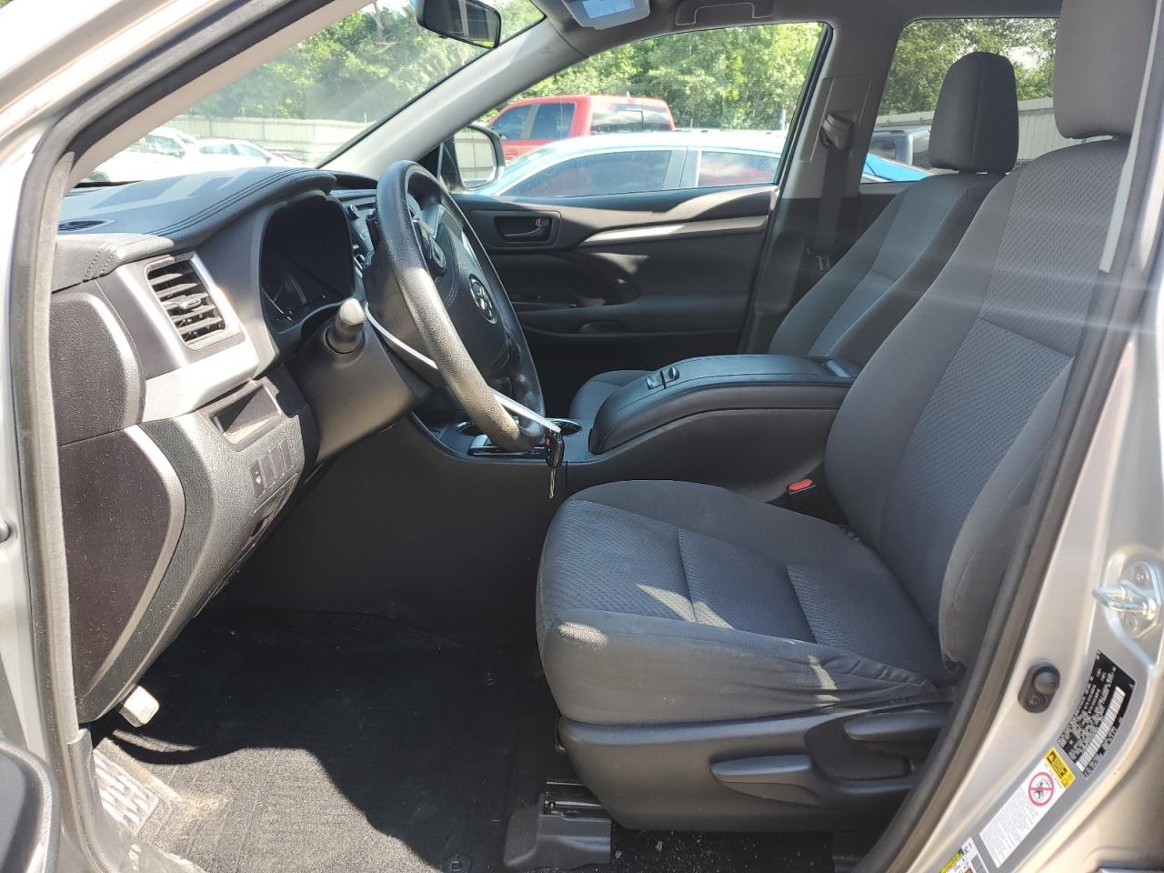 5TDBKRFH5GS323942 2016 Toyota Highlander Le