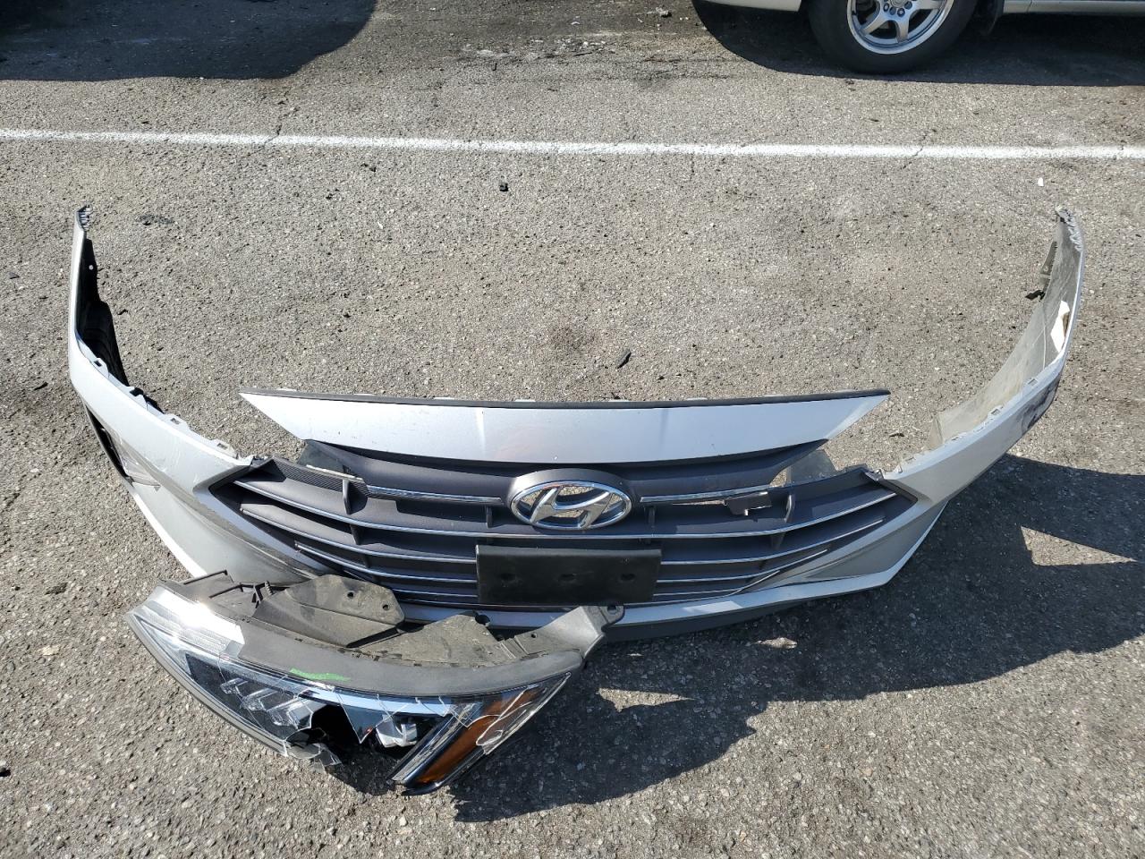 5NPD74LF1KH413135 2019 Hyundai Elantra Se