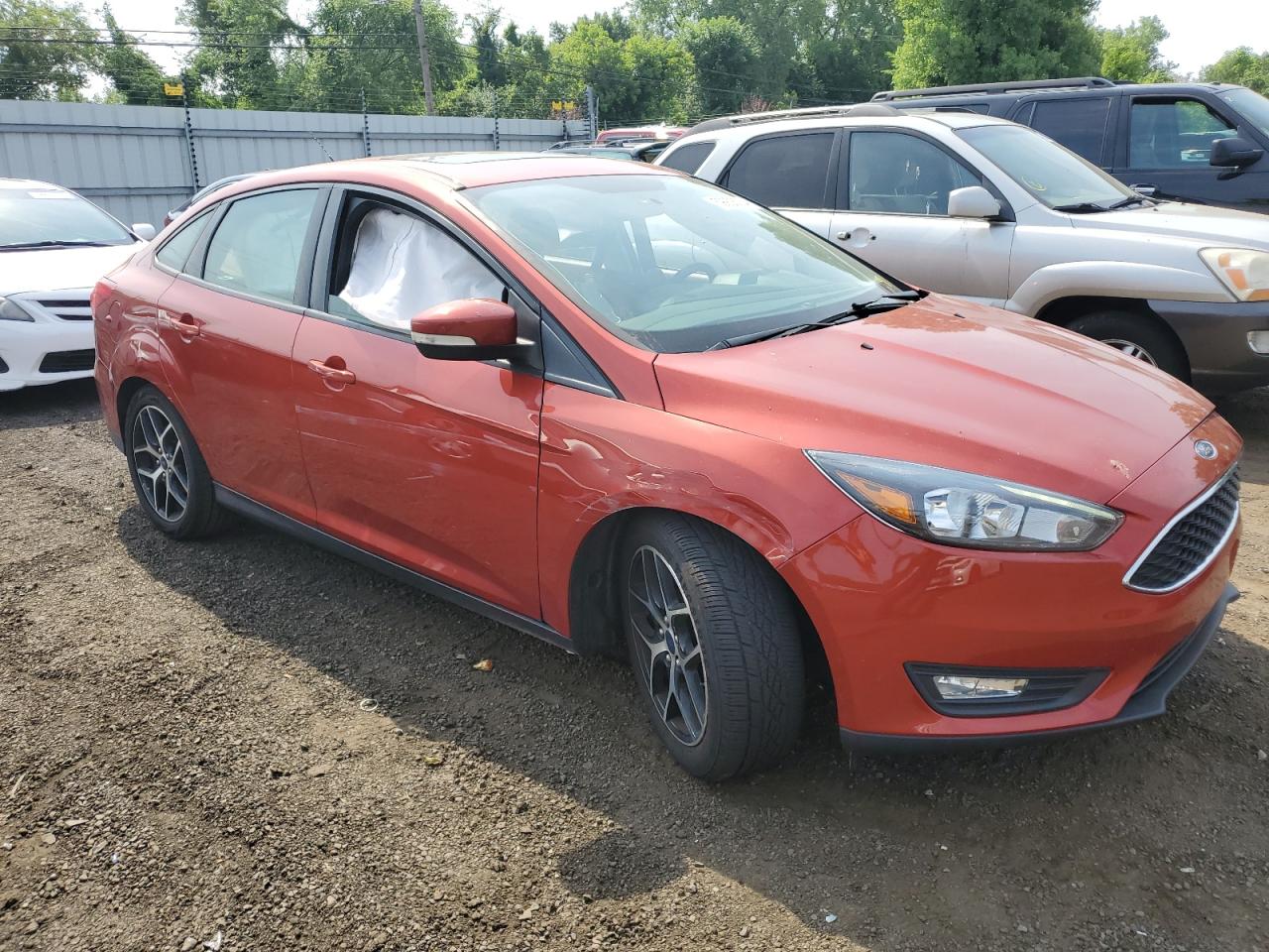 2018 Ford Focus Sel vin: 1FADP3H28JL267462